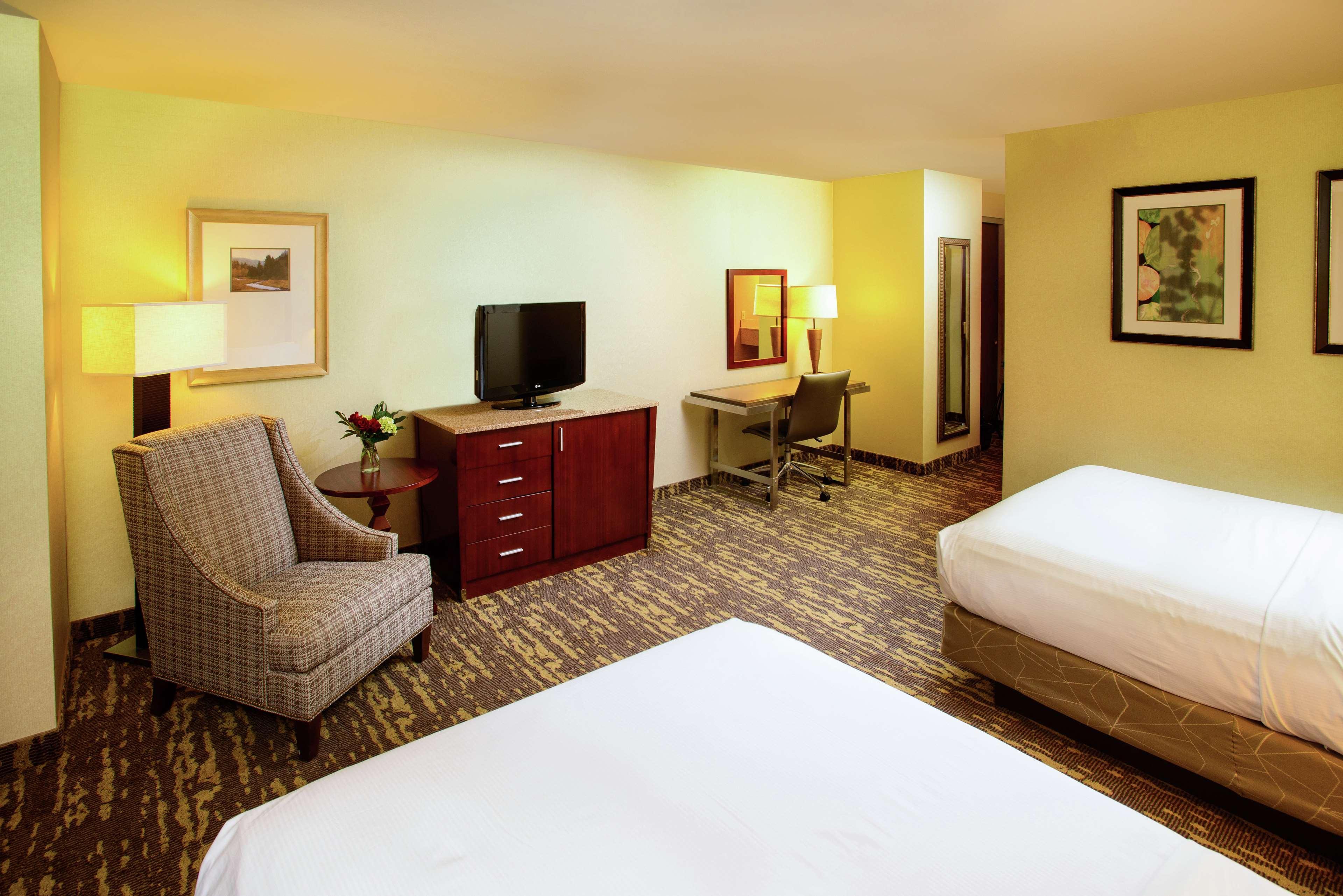 Doubletree By Hilton Rochester - Mayo Clinic Area Exterior photo